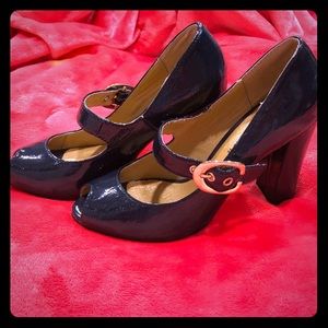 Chelsea Crew Patent leather navy peep toe pumps